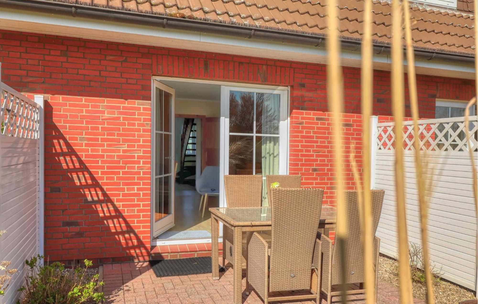 Nice Home In Toenning With Kitchen Exteriör bild